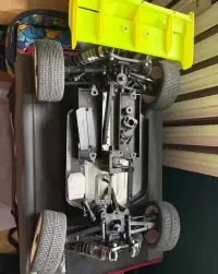 Model xray  xb8e ’23 podwozie — ujęcie 4