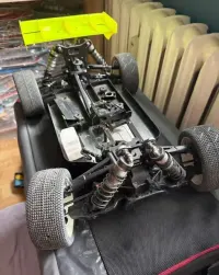 Model xray  xb8e ’23 podwozie — ujęcie 5