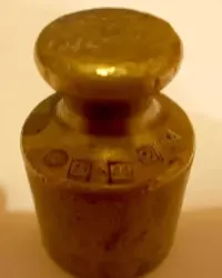 Mosiądz - odważnik handlowy - 200g - (1943r.) — ujęcie 3
