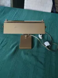 Mosiężna lampa fortepianowa — ujęcie 2