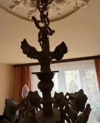 Mosiężna lampa sufitowa — ujęcie 2