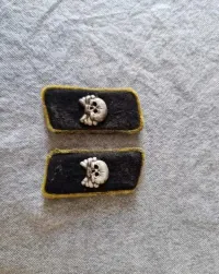 Naszywki dewizji pancernej SS totenkopf — ujęcie 3