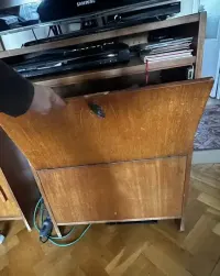 Niska szafka, schowek PRL — ujęcie 2