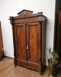 Oryginalna szafa bieliźniarka biedermeier  orzech 873/2025 — ujęcie 4