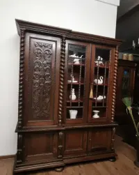 Orzechowa biblioteka witryna  antyk 913/2026 — ujęcie 2