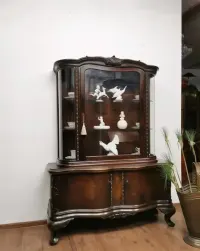 Orzechowa serwantka  witryna  antyk 517/2024 — ujęcie 3
