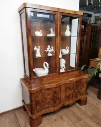 Orzechowa serwantka  witryna art deco 828/2025 — ujęcie 3