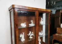 Orzechowa serwantka  witryna art deco 828/2025 — ujęcie 5