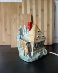 Ozdobna lampka, porcelanowy domek — ujęcie 5