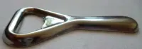 Pamiątki PRL - metalowy otwieracz do butelek - (8 cm) — ujęcie 2
