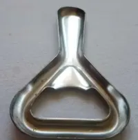Pamiątki PRL - metalowy otwieracz do butelek - (8 cm) — ujęcie 3