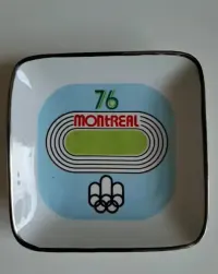 Pamiątkowy, porcelanowy talerzyk Montreal 76 — ujęcie 3