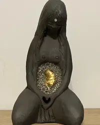 Phillipa Bowers Mother Source/Matka – Źródło Życia  – rzeźba artystyczna — ujęcie 2