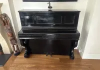 Pianino E. Gilson XIX w. — ujęcie 2