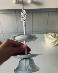 Piękna stara patera metalowa stojak ozdoba do renowacji — ujęcie 3
