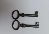 Piękne retro kluczyki metalowe PRL — ujęcie 3