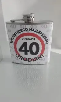 Piersiówka z okazji 40 urodzin — ujęcie 4