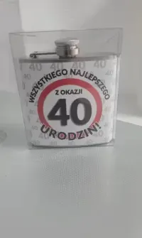 Piersiówka z okazji 40 urodzin — ujęcie 3