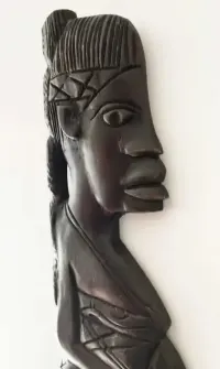 Płaskorzeźba afrykańska drewniana — ujęcie 2