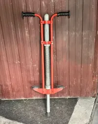 Pogo kolekcjonerskie okaz lat PRL metalowa konstrukcja — ujęcie 3