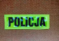 POLICJA naszywka (emblemat) odblaskowa koloru żółtego z napisem Policja koloru czarnego - stary wzór — ujęcie 2