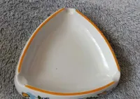 Popielniczka LUBIANA porcelana - kaszubski wzór pomarańczowa obwódka — ujęcie 2