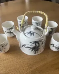 Porcalanowy zestaw do herbaty — ujęcie 2