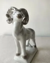 Porcelana figurka Połonne Ukraina muflon kolekcja — ujęcie 3