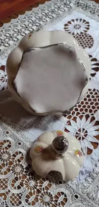 Porcelanowa cukiernica — ujęcie 4