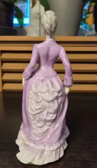 Porcelanowa figurka kobiety, Coalport, Ladies of Fashion, Sarah — ujęcie 3