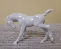 Porcelanowa figurka koń Ilmenau GDR — ujęcie 5