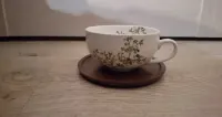 Porcelanowa filiżanka z podstawką z drewna akacjowego Easy Life — ujęcie 2