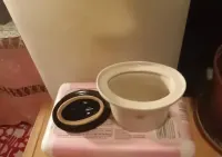 Porcelanowa solniczka — ujęcie 2