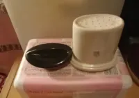 Porcelanowa solniczka — ujęcie 3
