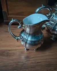 Przepiękny porcelanowy środek stołu okuty WMF — ujęcie 2