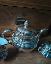 Przepiękny porcelanowy środek stołu okuty WMF — ujęcie 3