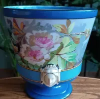 Ręcznie malowana porcelanowa donica. Paryż, Francja. — ujęcie 3