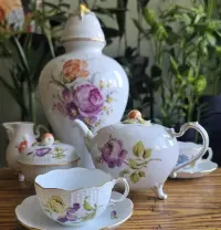 Ręcznie malowany porcelanowy zestaw Tête-à-tête z amforą – Ludwigsburg, Alt-Ozier. — ujęcie 4