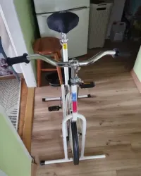 Rower PRL działający — ujęcie 2