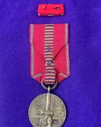 Rumuński medal „Krucjata przeciwko komunizmowi” z czasów II wojny światowej. — ujęcie 3
