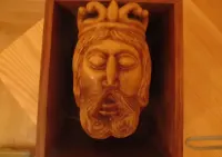Rzeźba drewniana do powieszenia na ścianie — ujęcie 2