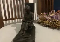 Rzezba z brazu . Ogranicznik ksiazek — ujęcie 4
