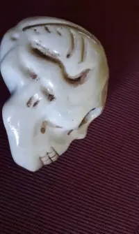 Sprzedam ceramiczną małą  czaszkę — ujęcie 3