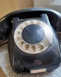 Sprzedam zabytkowy telefon z bakelitu produkcja RWT — ujęcie 2