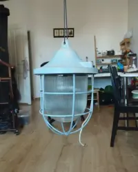 Stara lampa przemysłowa industrial loft — ujęcie 2