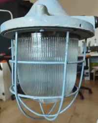 Stara lampa przemysłowa industrial loft — ujęcie 4