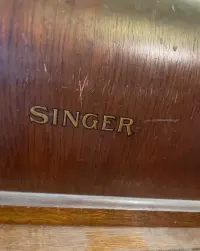 Stara maszyna Singer — ujęcie 2