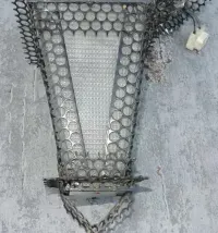 Stara metalowa lampa z czasów PRL - retro — ujęcie 2