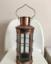 Stara metalowa miedziana lampion/ latarnia z uchwytem vintage — ujęcie 3