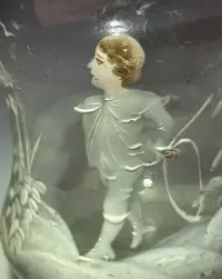 Stara miniaturowa karafka / flakonik Mary Gregory  ok. 1900 r. Antyk Hand Blow wys  ok 11 cm — ujęcie 3
